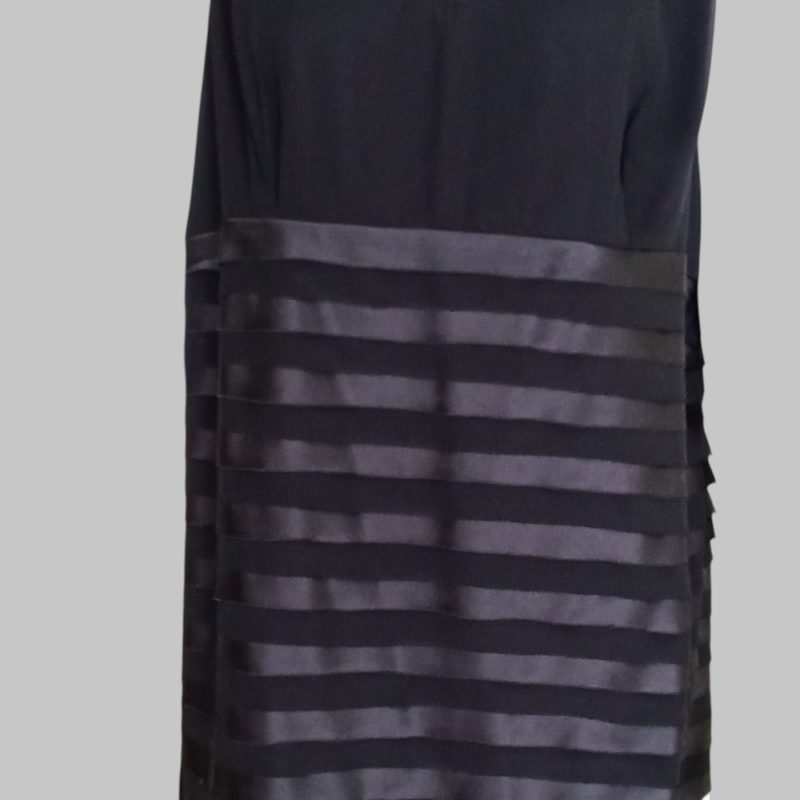 Black dress with striped ruffles - Image 3