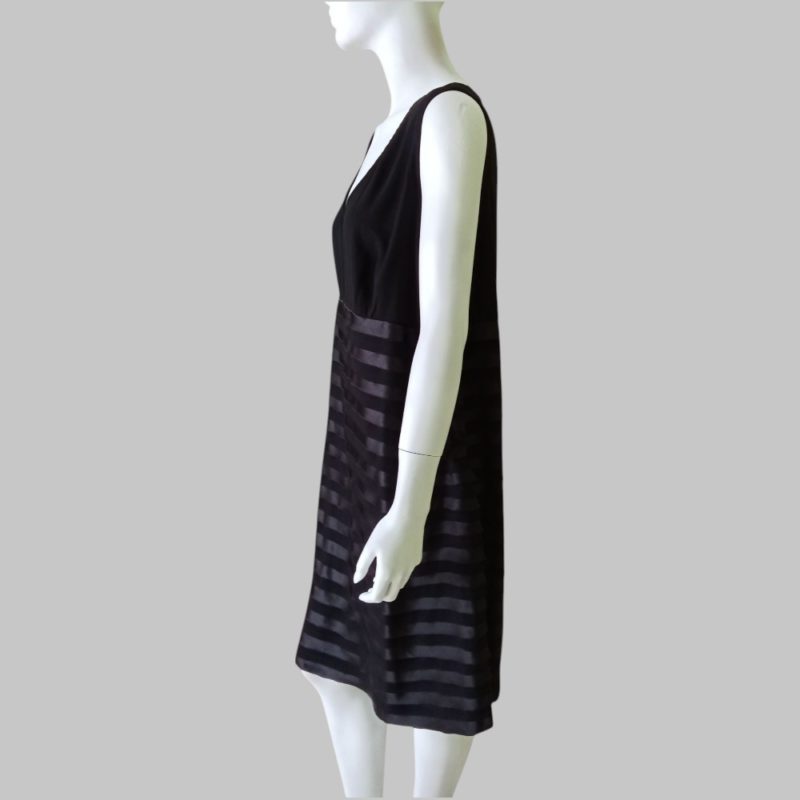 Black dress with striped ruffles - Image 4