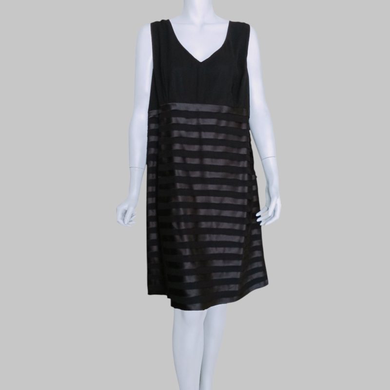 Black dress with striped ruffles - Image 5