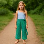 Pantalone verde a fantasia con elastico in vita e cinturino laterale