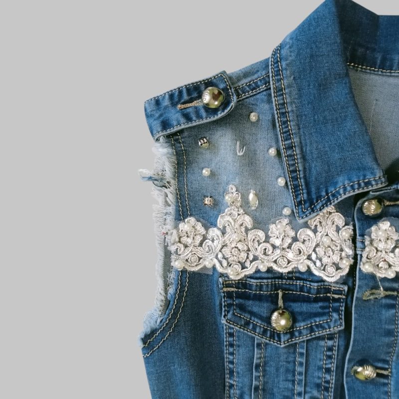 Jumpsuit in Denim con lavorazione  in pizzo e perle - immagine 2