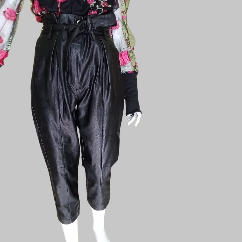 VICOLO Black Capri Pants - Image 2